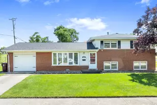 171 N Normandy Dr, Chicago Heights, IL 60411 - Photo 1