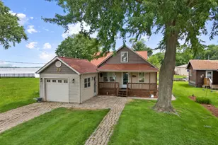 29 Atwater Pkwy, Fox Lake, IL 60020 - Photo 1