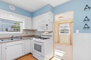 315 E 2nd St, East Dundee, IL 60118 - Photo 6