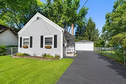 315 E 2nd Street, East Dundee, IL 60118 - Photo 1