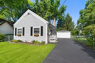 315 E 2nd St, East Dundee, IL 60118 - Photo 1