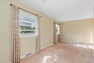 315 E 2nd St, East Dundee, IL 60118 - Photo 2