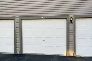 705 E Whispering Oaks Dr, Palatine, IL 60074 - Photo 2