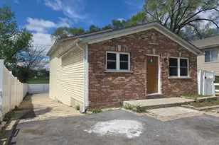 306 Brierhill Dr, Round Lake Park, IL 60073 - Photo 2