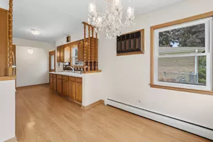 1714 Sycamore St, Des Plaines, IL 60018 - Photo 6