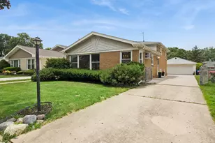 1714 Sycamore St, Des Plaines, IL 60018 - Photo 1