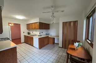 650 Waverly Dr, Elgin, IL 60120 - Photo 6