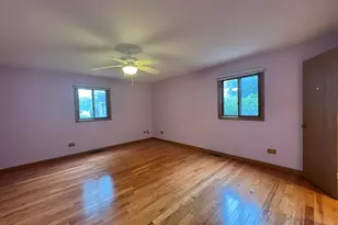 650 Waverly Dr, Elgin, IL 60120 - Photo 18