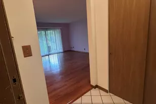 650 Waverly Dr, Elgin, IL 60120 - Photo 4