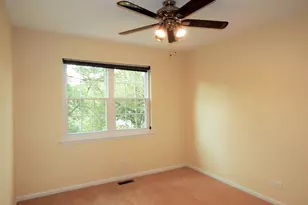 214 Redwood Ct, Vernon Hills, IL 60061 - Photo 6