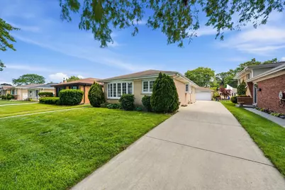 5835 Reba Street, Morton Grove, IL 60053 - Photo 2