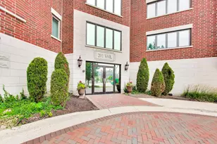 201 N Vail Ave, Arlington Heights, IL 60004 - Photo 2
