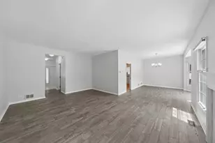 875 W Wilson St, Palatine, IL 60067 - Photo 8
