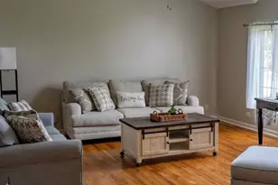17011 Danielle Ct, Oak Forest, IL 60452 - Photo 2