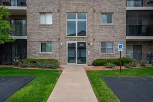 6810 Ridge Point Dr, Oak Forest, IL 60452 - Photo 2