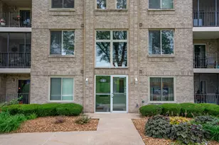 6810 Ridge Point Dr, Oak Forest, IL 60452 - Photo 1