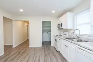 260 N Clinton Ave, Bradley, IL 60915 - Photo 12