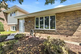 7324 W 154th St, Orland Park, IL 60462 - Photo 2