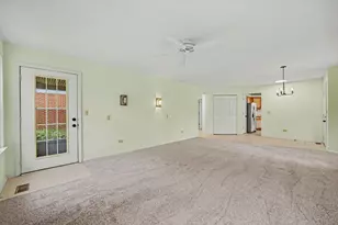 22 Delaware Ct, Schaumburg, IL 60193 - Photo 4