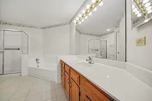 22 Delaware Ct, Schaumburg, IL 60193 - Photo 12