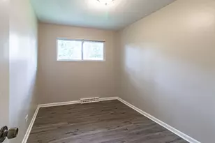 1038 Landon Ave, Winthrop Harbor, IL 60096 - Photo 8
