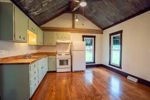 110 N Vine St, Armington, IL 61721 - Photo 4