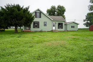 110 N Vine St, Armington, IL 61721 - Photo 2