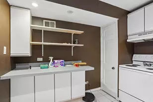 4038 W Almansa Ln, Oak Lawn, IL 60453 - Photo 8