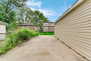 12755 S Parnell St, Chicago, IL 60628 - Photo 26