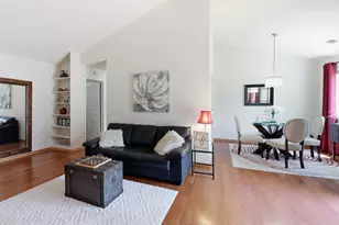 18 Waterbury Ln, Schaumburg, IL 60193 - Photo 4