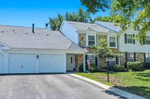 18 Waterbury Ln, Schaumburg, IL 60193 - Photo 2