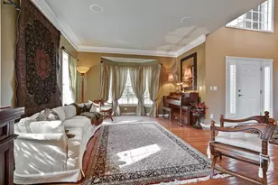 10 Eagle Ridge Dr, Hawthorn Woods, IL 60047 - Photo 2