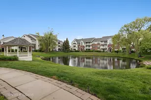 111 Kensington Cir, Wheaton, IL 60189 - Photo 2