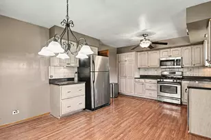 14107 S Mackinaw Ave S, Burnham, IL 60633 - Photo 6