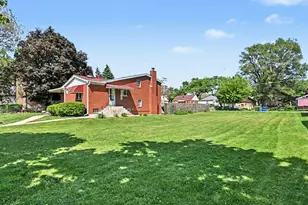 14107 S Mackinaw Ave S, Burnham, IL 60633 - Photo 2