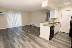 633 Virginia Rd, Crystal Lake, IL 60014 - Photo 2