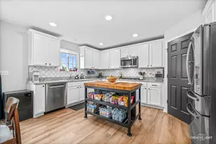 3408 Silver Falls Ct, Joliet, IL 60431 - Photo 6