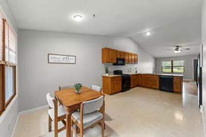 205 Suzy Court, Plano, IL 60545 - Photo 10