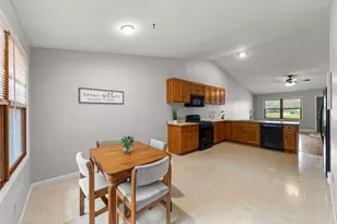 205 Suzy Ct, Plano, IL 60545 - Photo 10