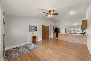 205 Suzy Ct, Plano, IL 60545 - Photo 8