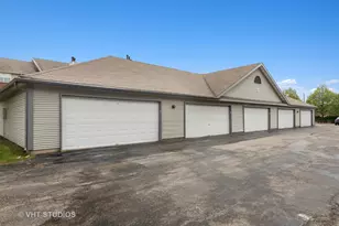 45 Kensington Cir, Wheaton, IL 60189 - Photo 4