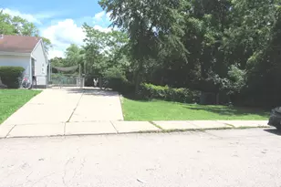 421 Hoover Dr, Carpentersville, IL 60110 - Photo 2