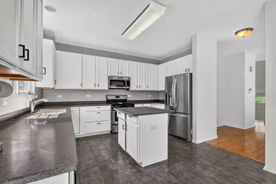 205 Station Park Circle, Grayslake, IL 60030 - Photo 2