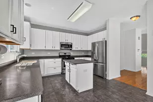 205 Station Park Cir, Grayslake, IL 60030 - Photo 2