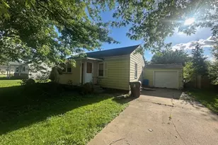 307 S Peck St, Gardner, IL 60424 - Photo 1