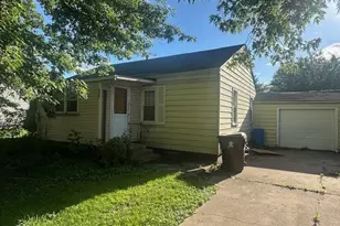 307 S Peck St, Gardner, IL 60424 - Photo 2