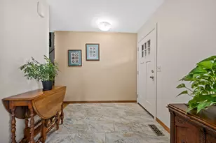 4600 Roslyn Rd, Downers Grove, IL 60515 - Photo 2
