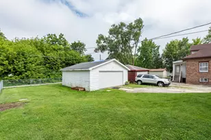 1819 Seymour Ave, North Chicago, IL 60064 - Photo 32