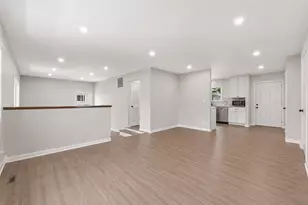 6320 Clark Dr, Woodridge, IL 60517 - Photo 10