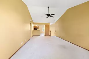 26 Tyler Ct, Streamwood, IL 60107 - Photo 2